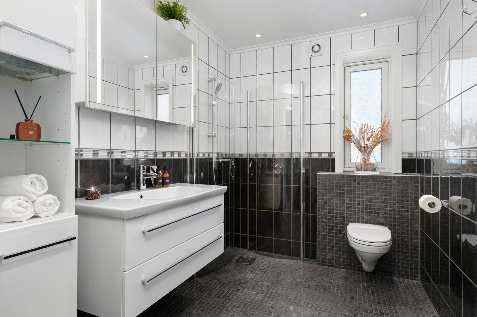 Helfliset bad med gulvvarme på 5 m². Galleribilde