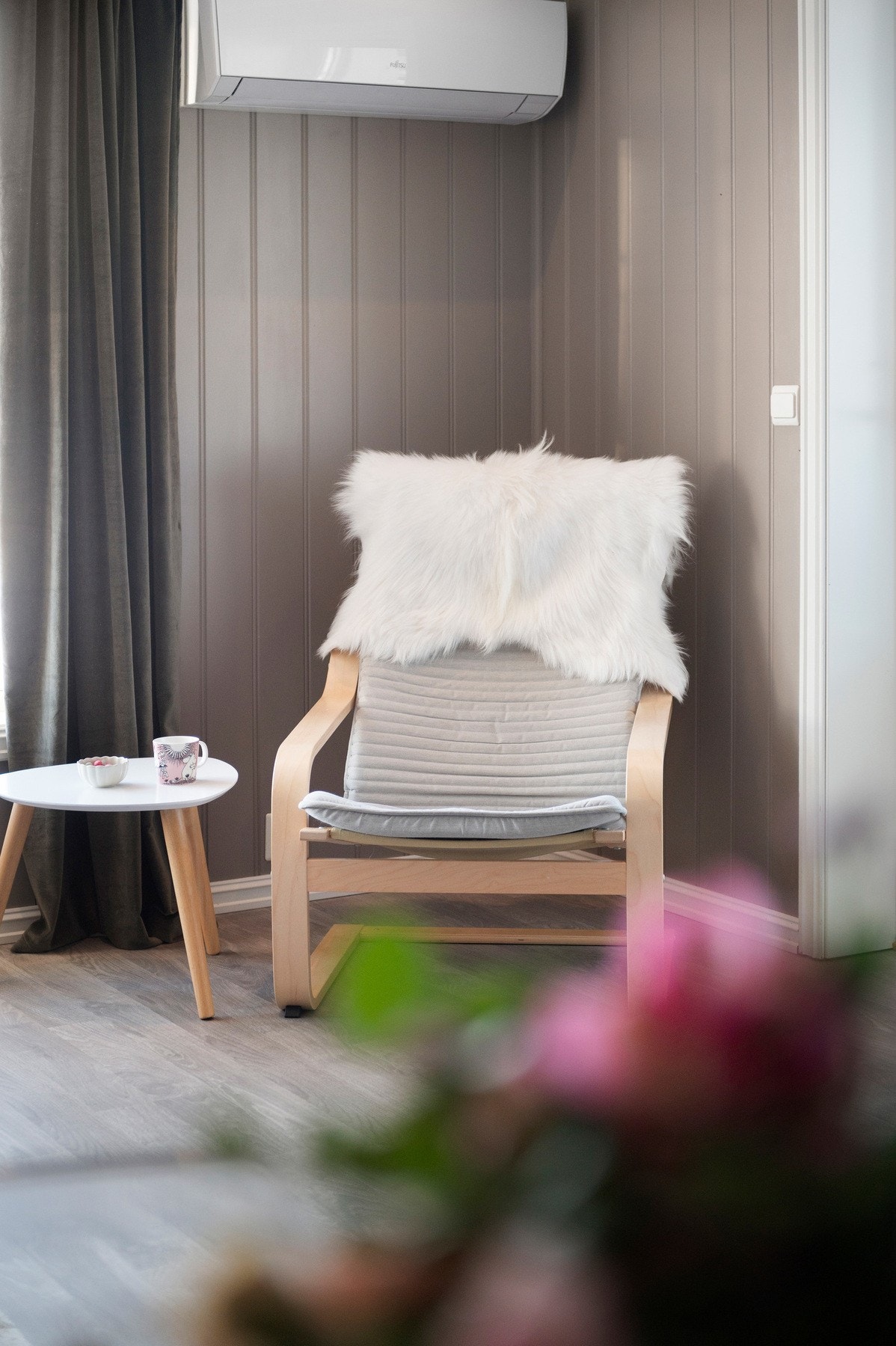 Det er god plass til flere sittegrupper på stuen. Galleribilde