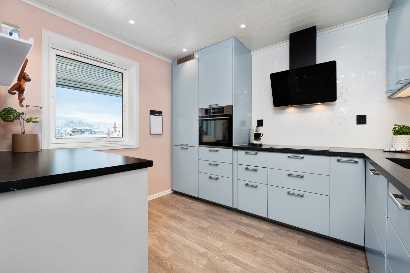 Adskilt kjøkken på 8,5 m². Galleribilde