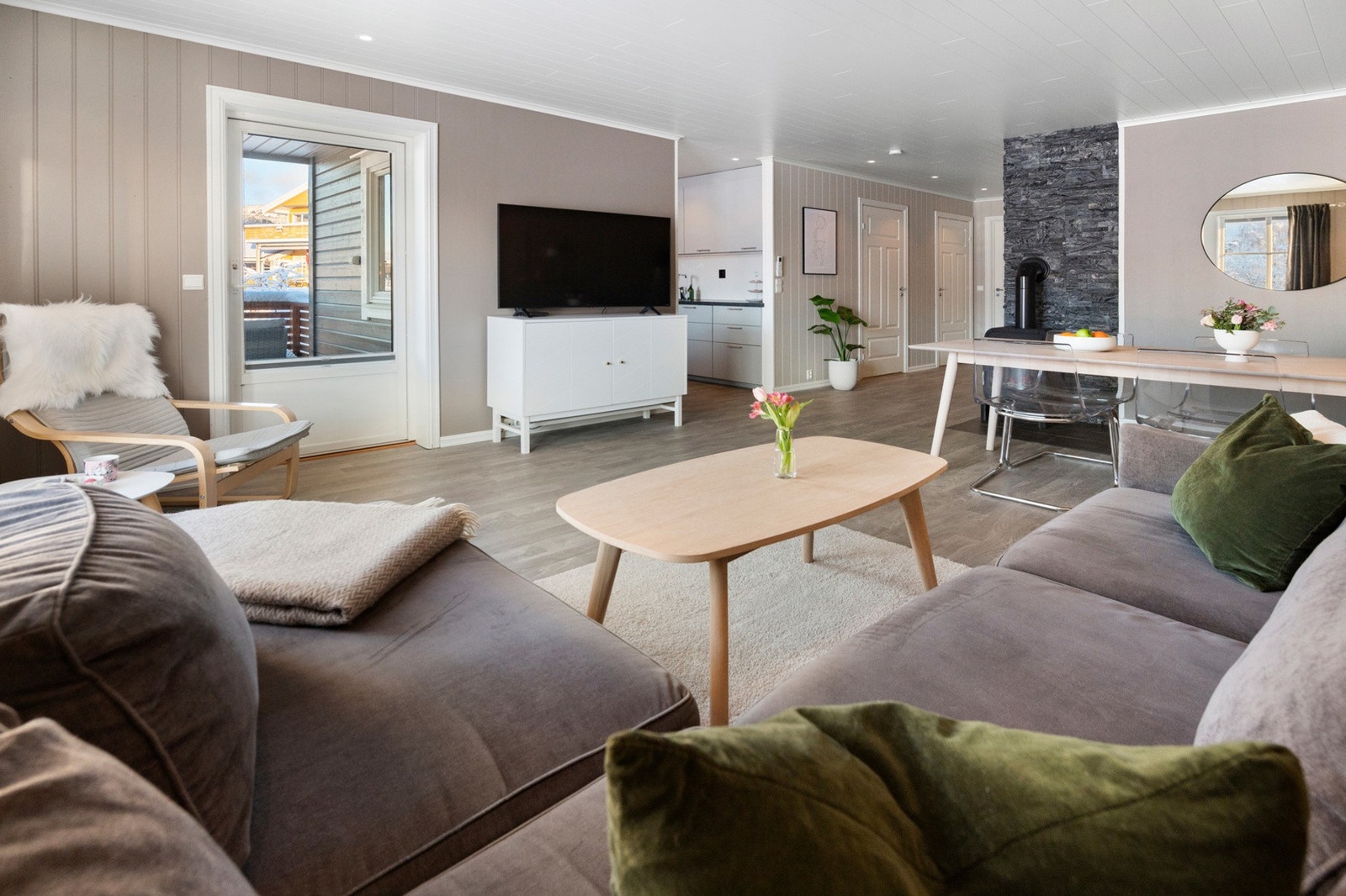 Lys og romslig stue på 24 m². Galleribilde