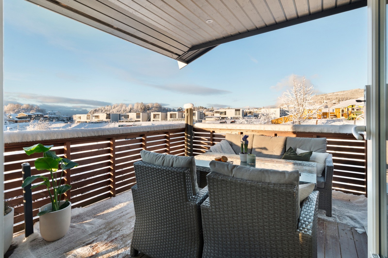 Leiligheten har en romslig balkong vendt mot vest med gode solforhold. Galleribilde