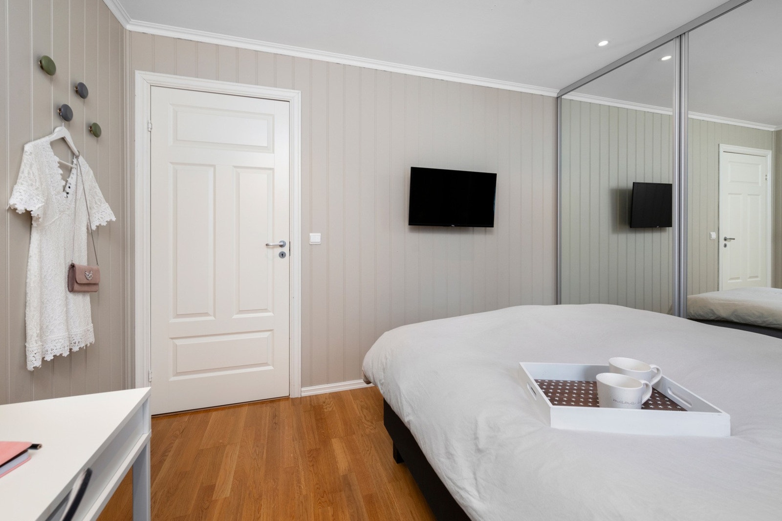 Begge soverommene er på 11 m² og har skyvedørsgarderobe. Galleribilde