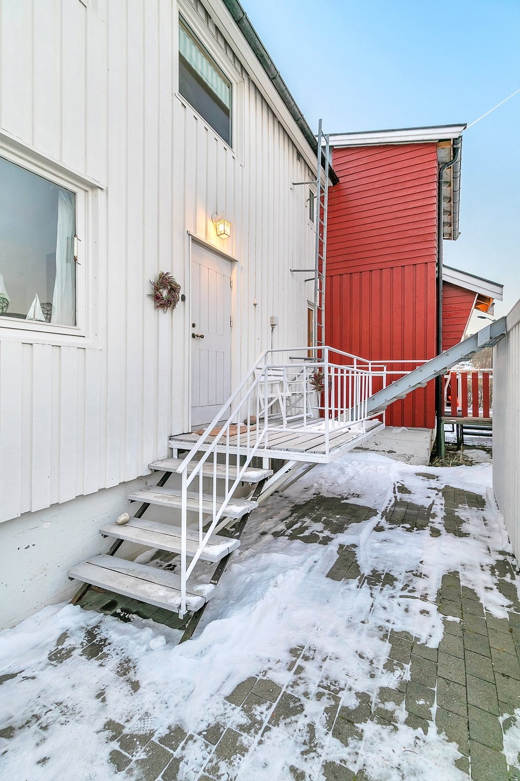 Steinbelagt inngangsparti Galleribilde