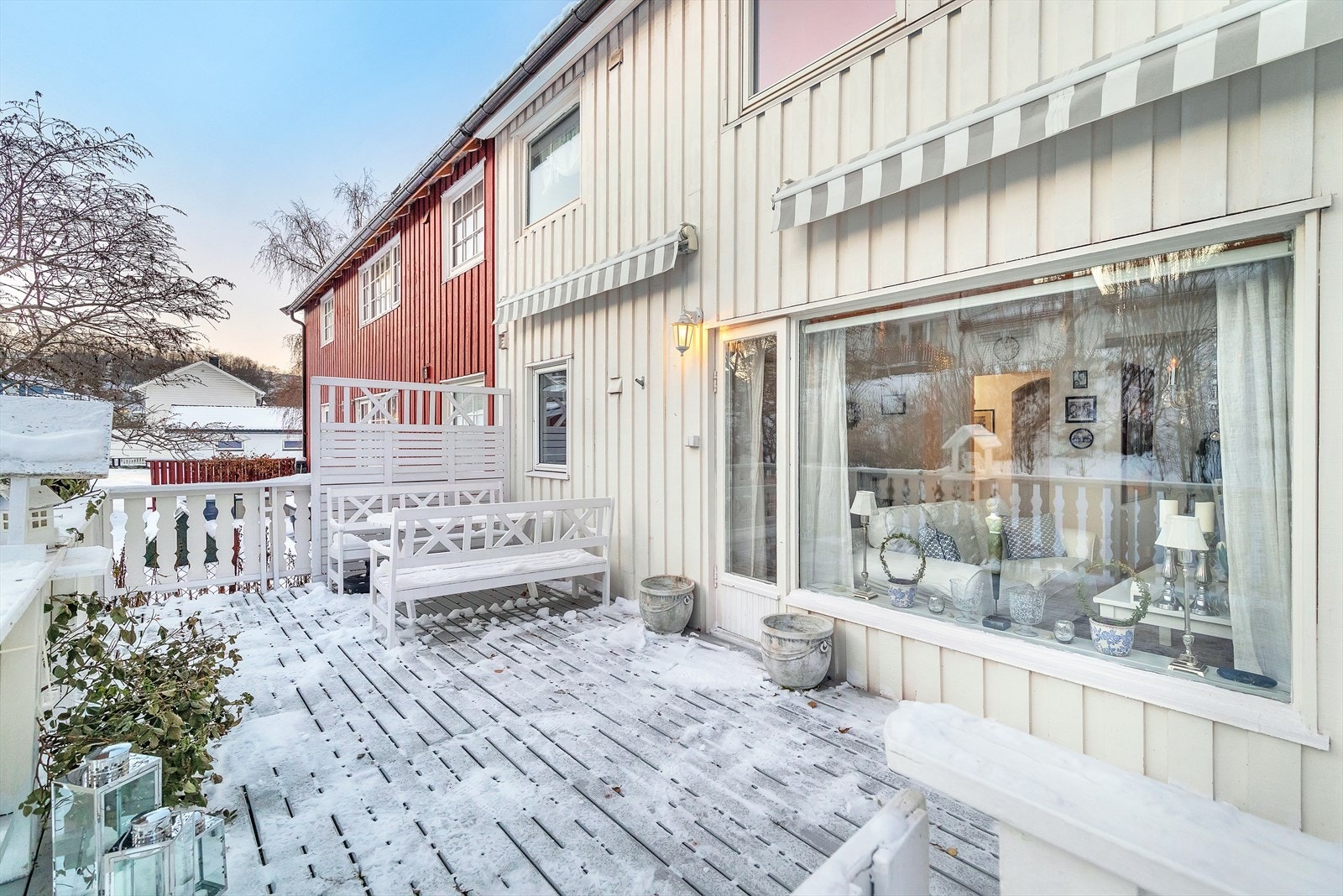 Terrasse mot hagen Galleribilde