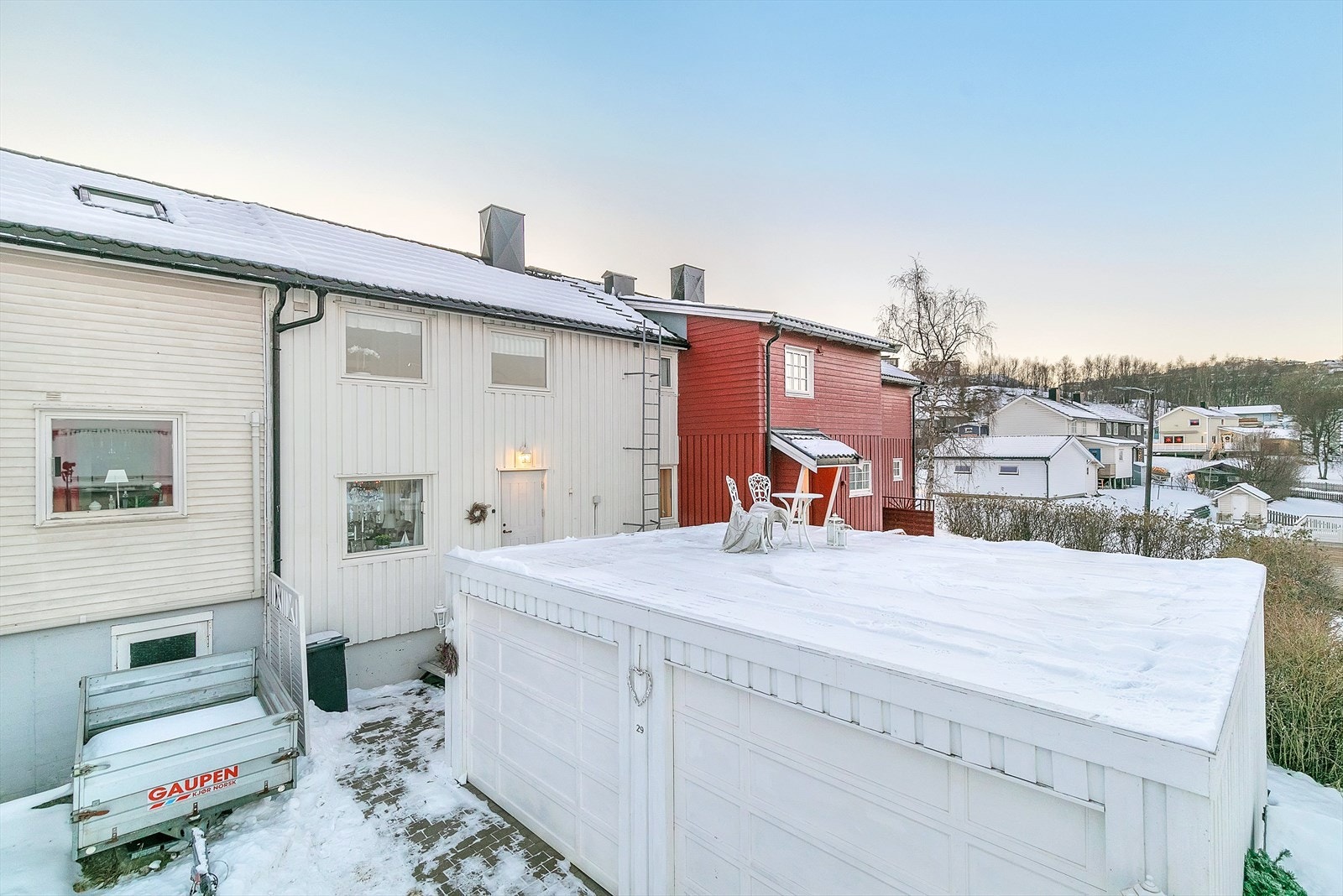 Det er etablert en takterrasse oppå garasjen Galleribilde