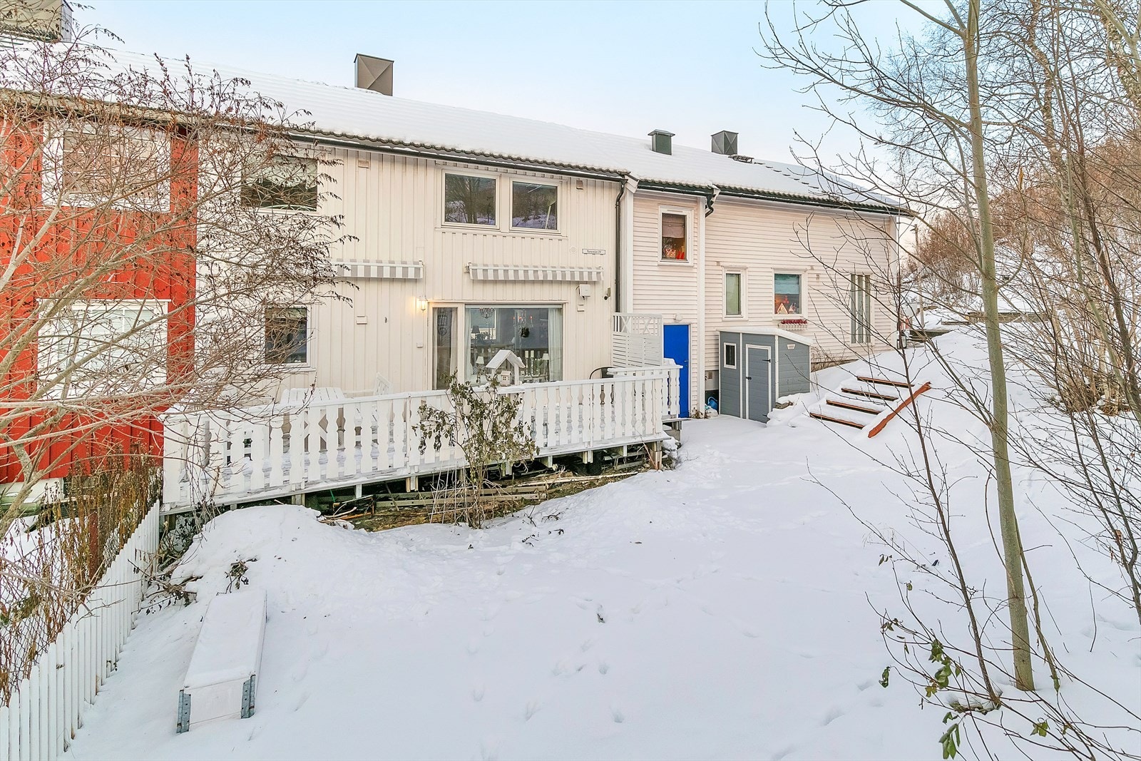 Tomten er opparbeidet med plen Galleribilde