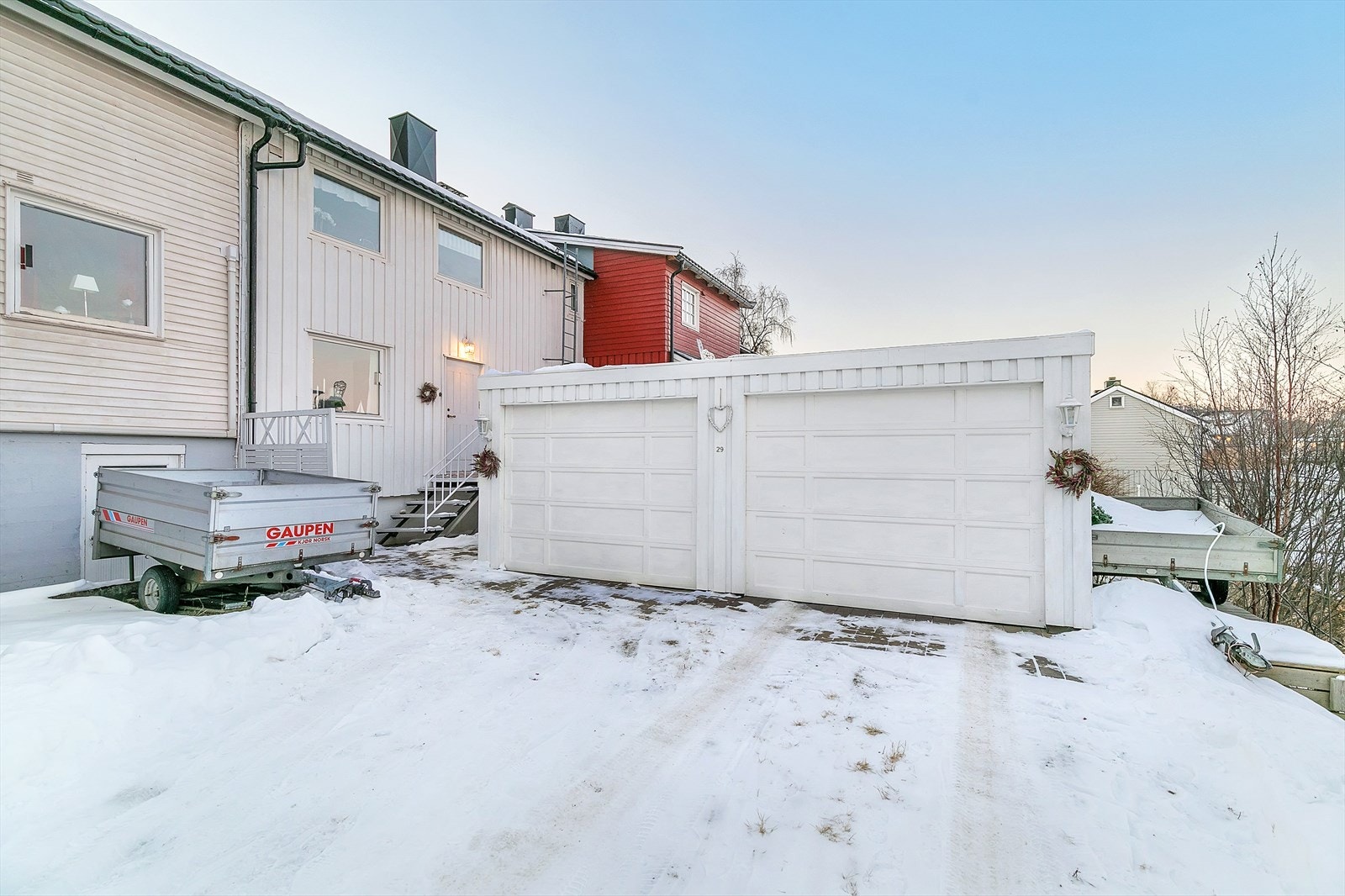 Parkering i dobbeltgarasje hvor det er el-billader Galleribilde