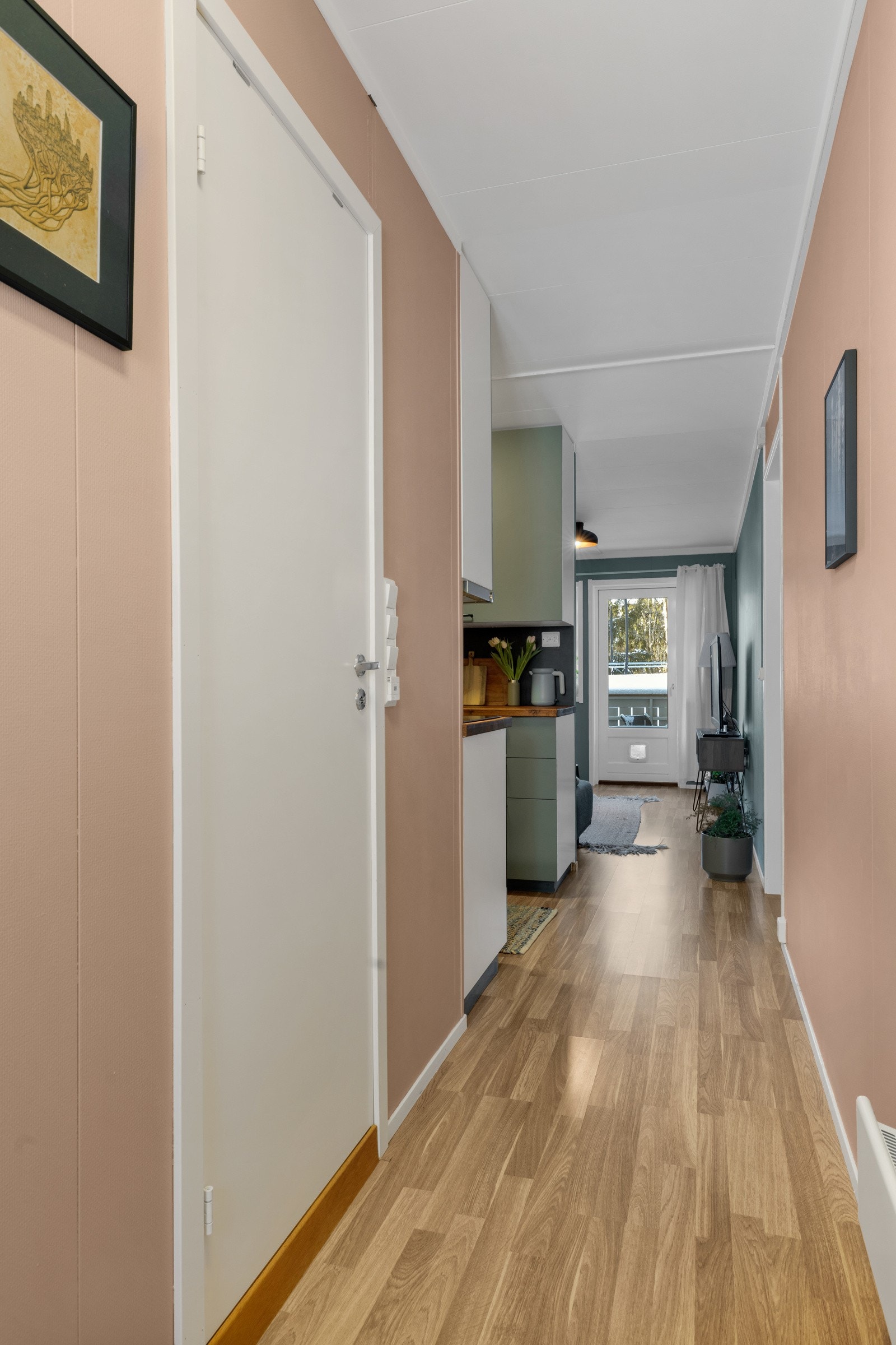 Entréen har ellers plass til skoskap eller så Galleribilde