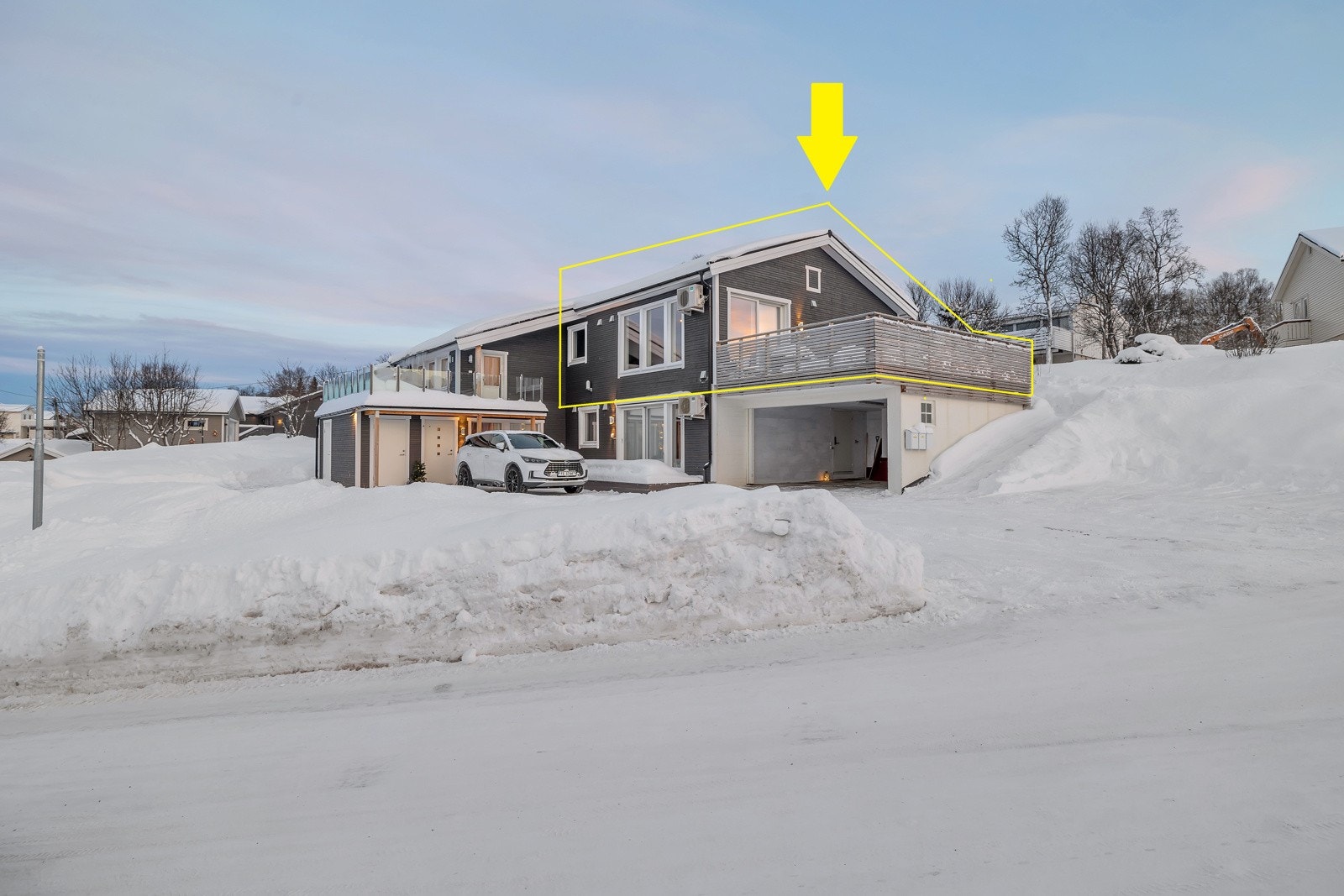 Ankervegen 8 ligger i på sørhjørnet i 2. etasje i bygg bestående av 3 leiligheter Galleribilde