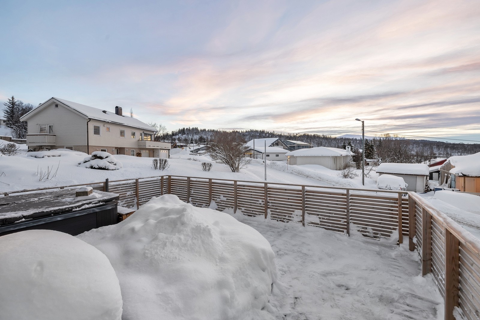 Verandaen er 38m2 og har meget gode sol- og utsiktsforhold. Galleribilde