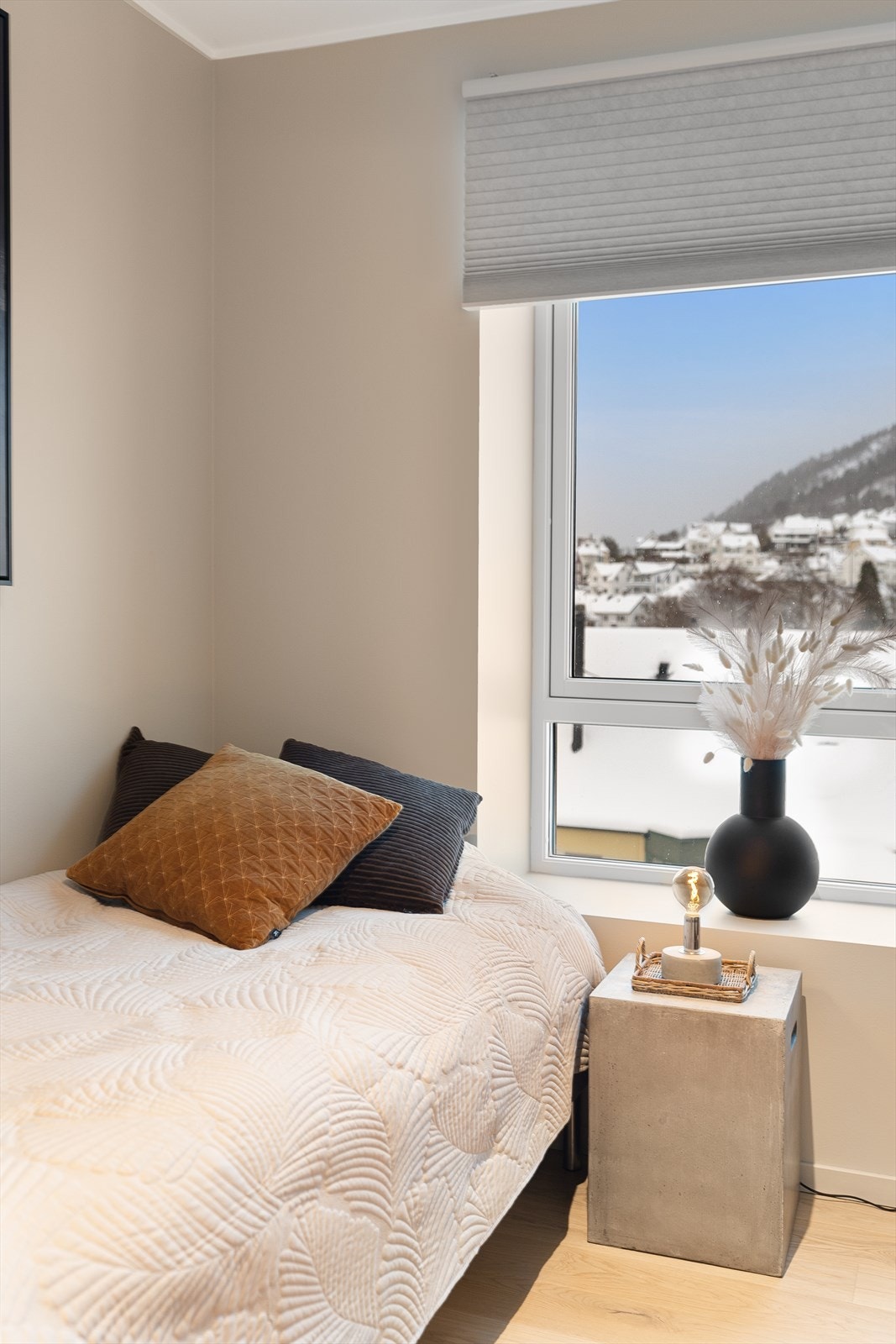 Soverom to Galleribilde