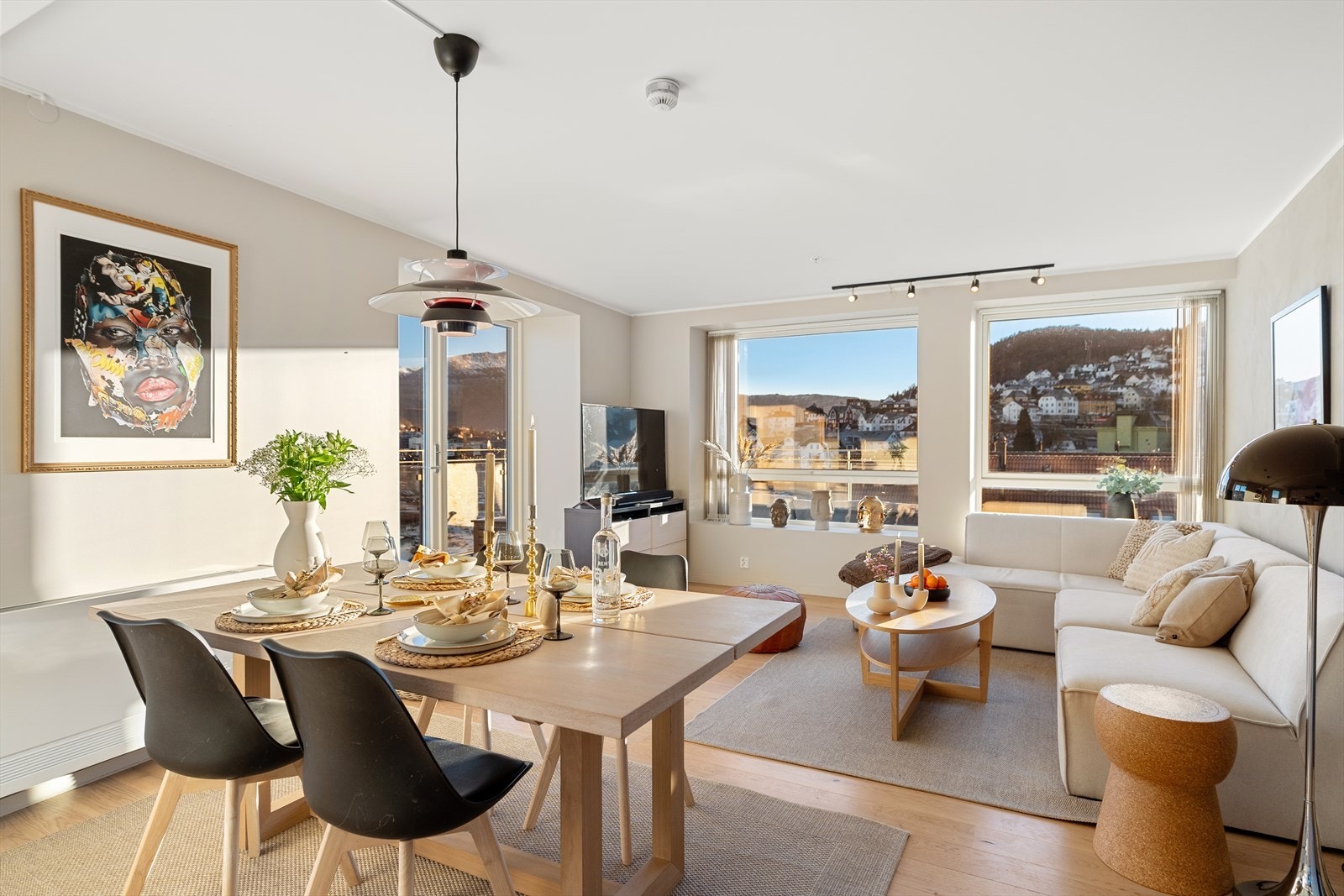 Med kort vei til alt i fra kollektivtransport, dagligvarebutikker og koselige turområder er dette en mulighet du absolutt ikke vil gå glipp av! Galleribilde