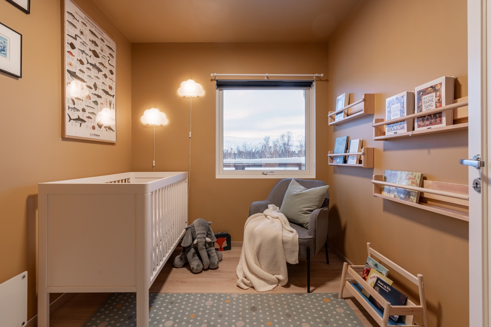 Det andre soverommet passer utmerket som feks barnerom, gjesterom eller hjemmekontor. Svært gjennomførte fargevalg. Galleribilde