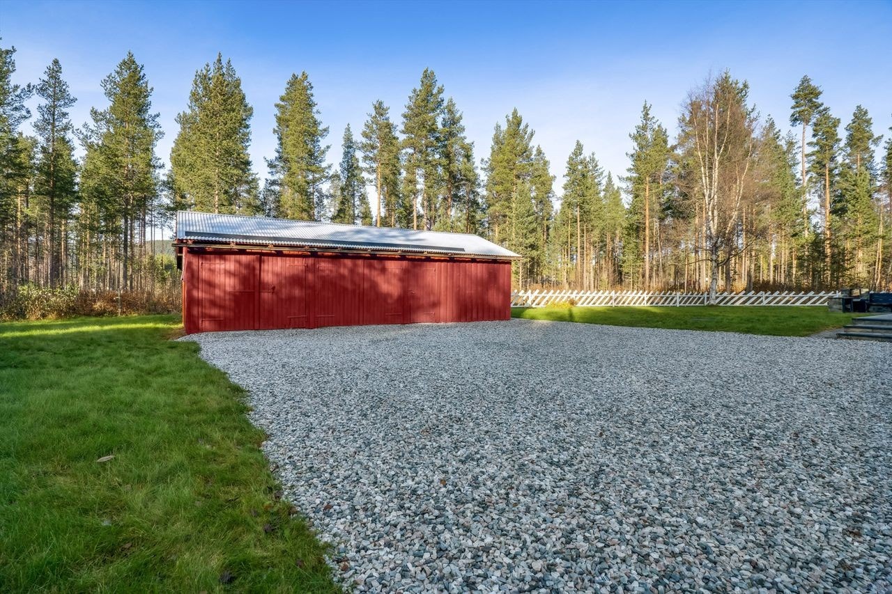 Garasje med bod. Galleribilde
