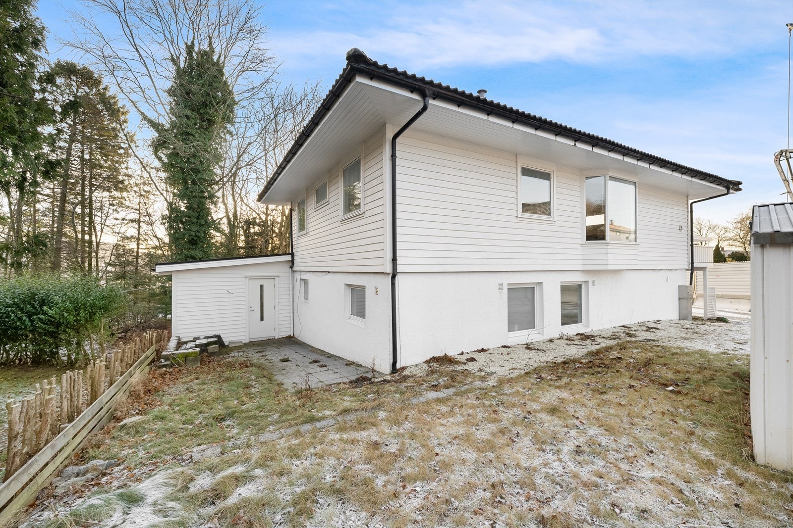 Tomten grenser til Bussveien og vil fremstå annerledes når prosjektet er ferdig, se salgsoppgave for info Galleribilde