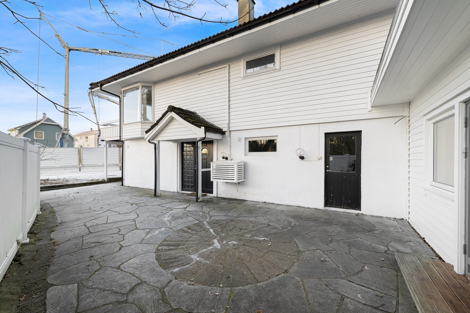 Hovedinngang og biinngang Galleribilde