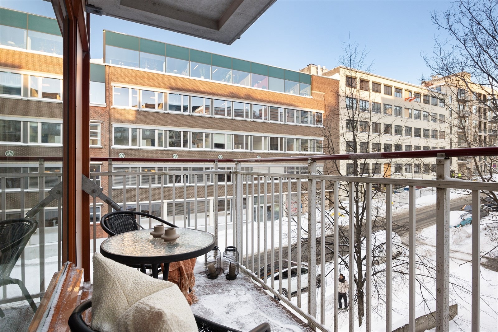 Her er det plass til utemøbler, planter og en liten gass-/elektrisk grill om man ønsker det. Galleribilde