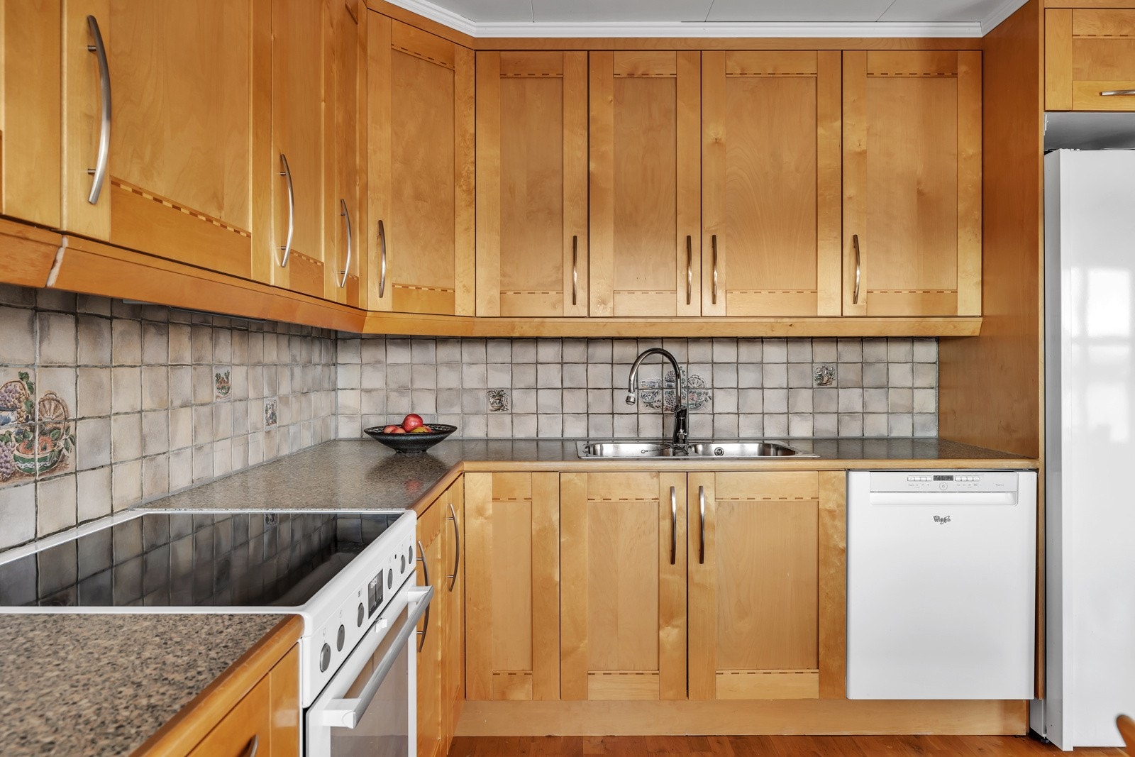 Fin heltre bjørkeinnredning Galleribilde