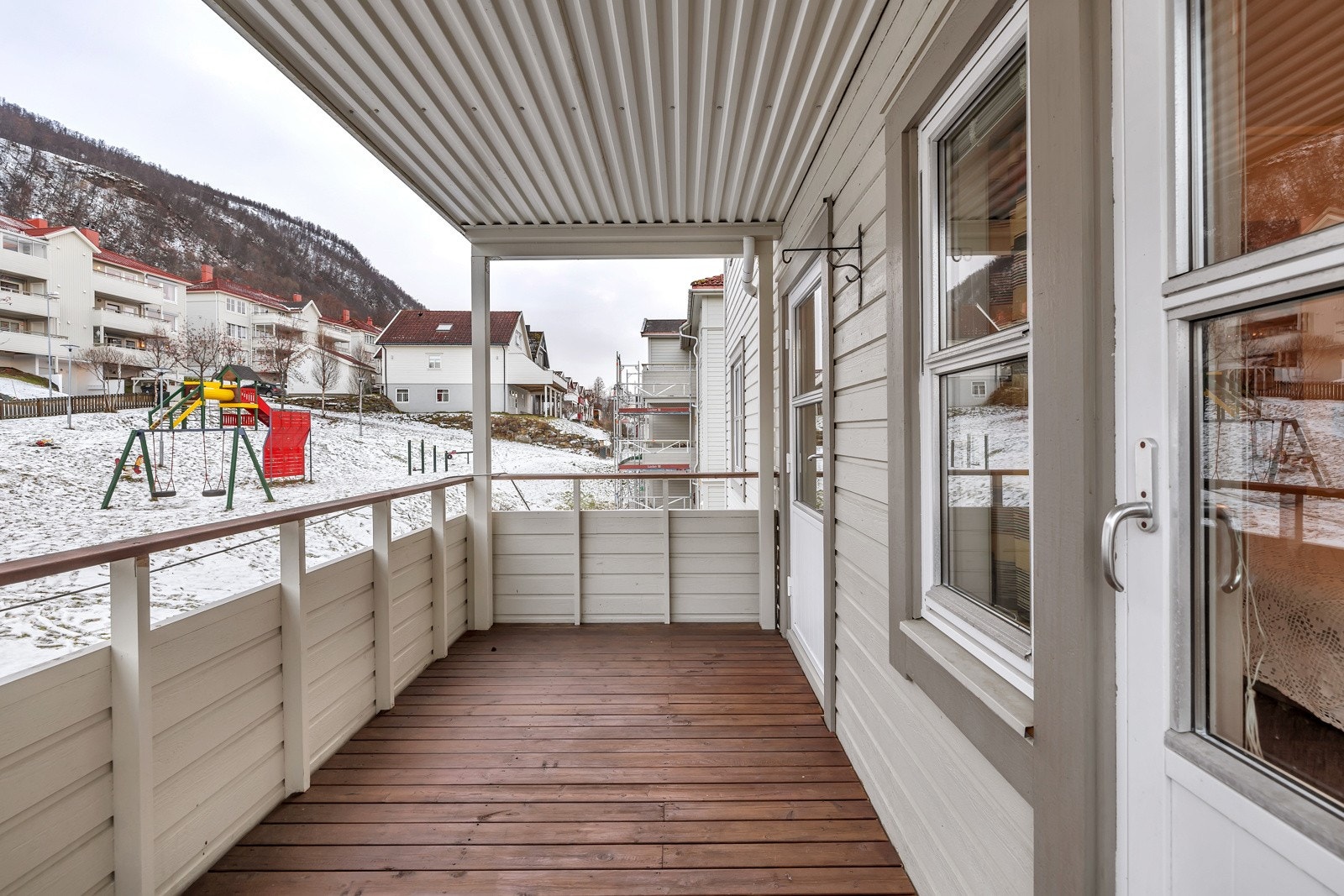 Fra dette rommet er det utgang til overbygget balkong på 8m2 Galleribilde