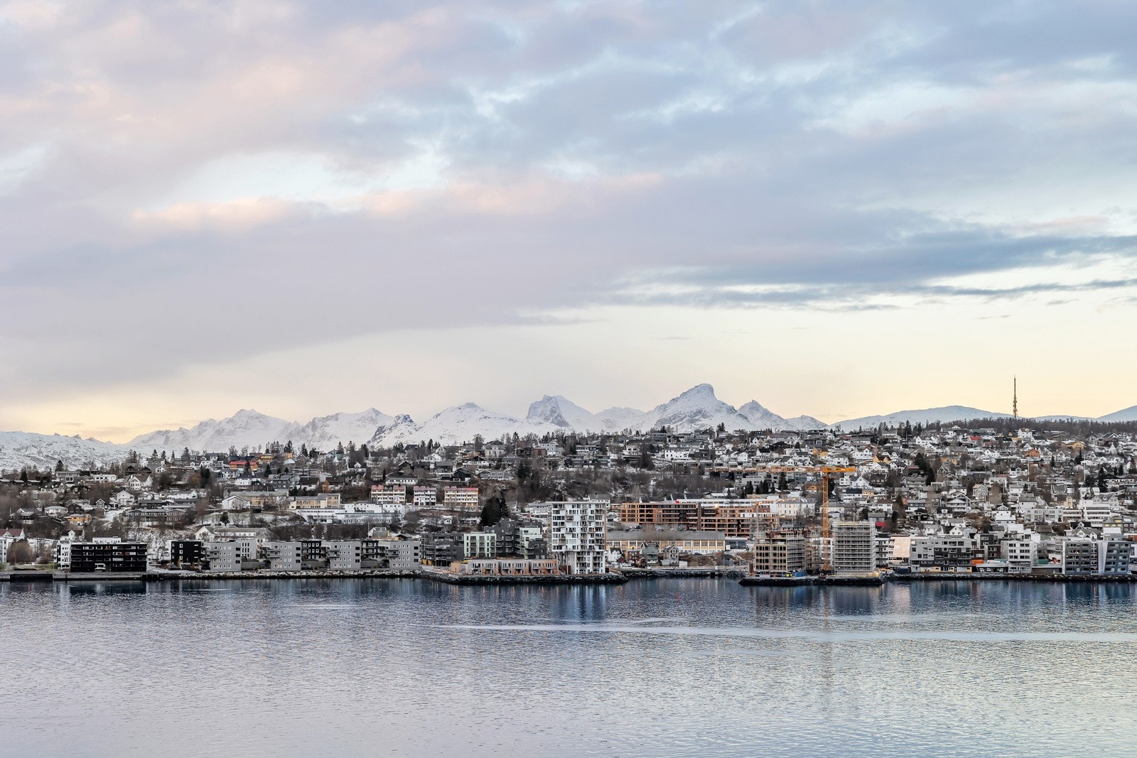 Direkte utsikt mot sundet og Tromsøya Galleribilde