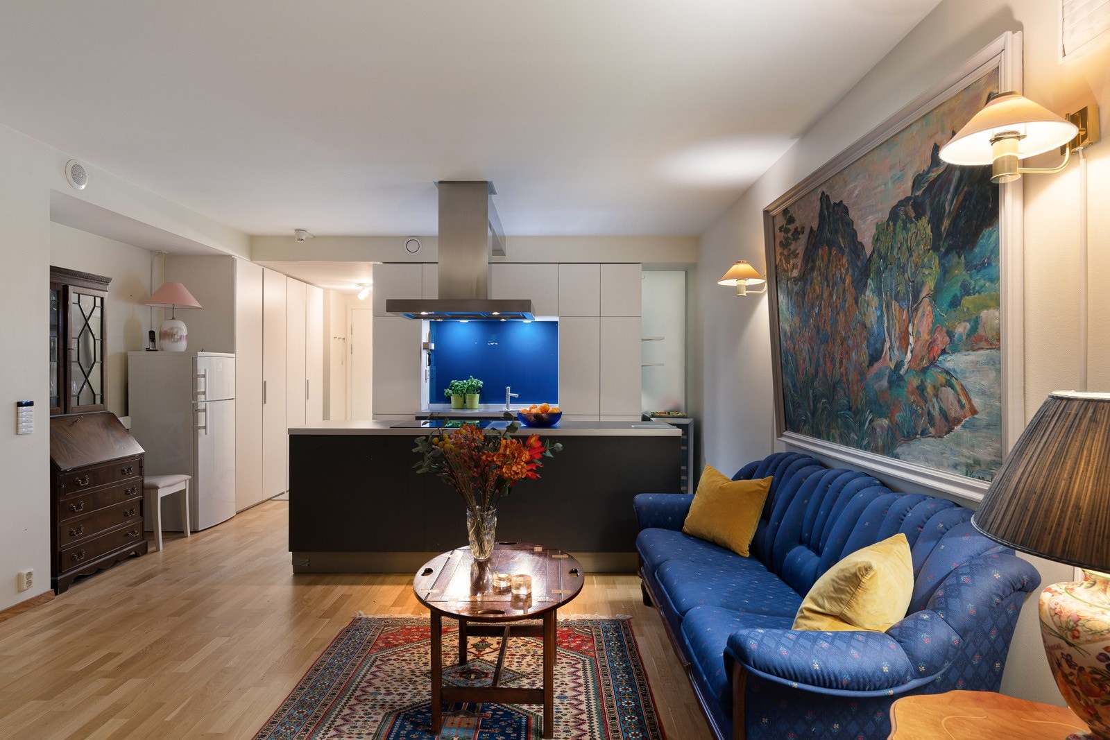 Stilrent kjøkken fra Poliform Varenna, levert av Expo Nova. Galleribilde