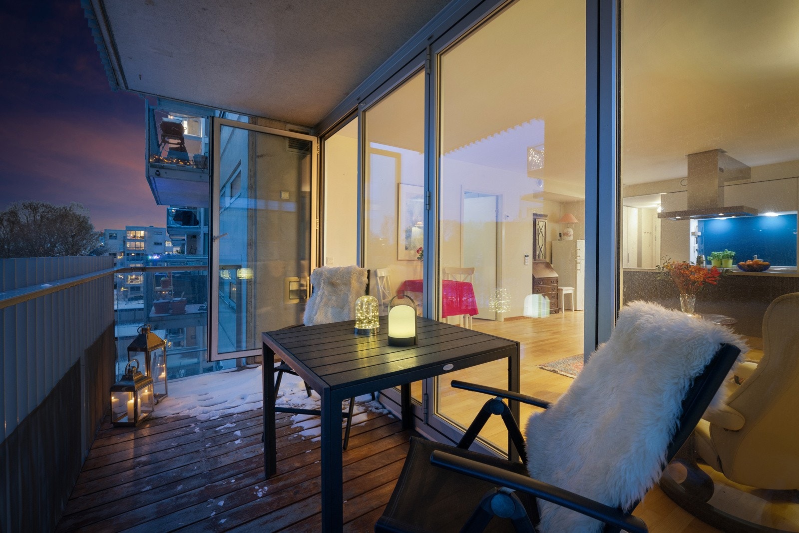 Sørøstvendt balkong på ca. 7 m² med fint utsyn over sameiets idylliske park og Akerselva. Galleribilde