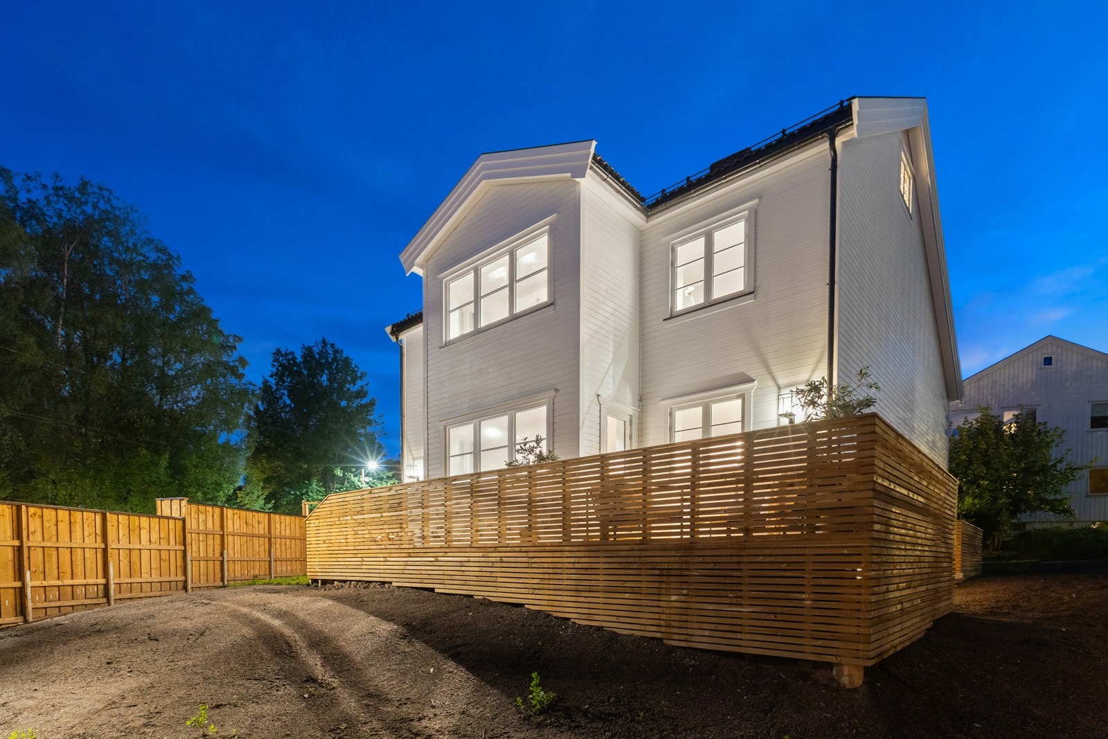 Her har vi gleden av å presentere en stor og innholdsrik enebolig over fire plan, totaloppusset i 22/23 Galleribilde