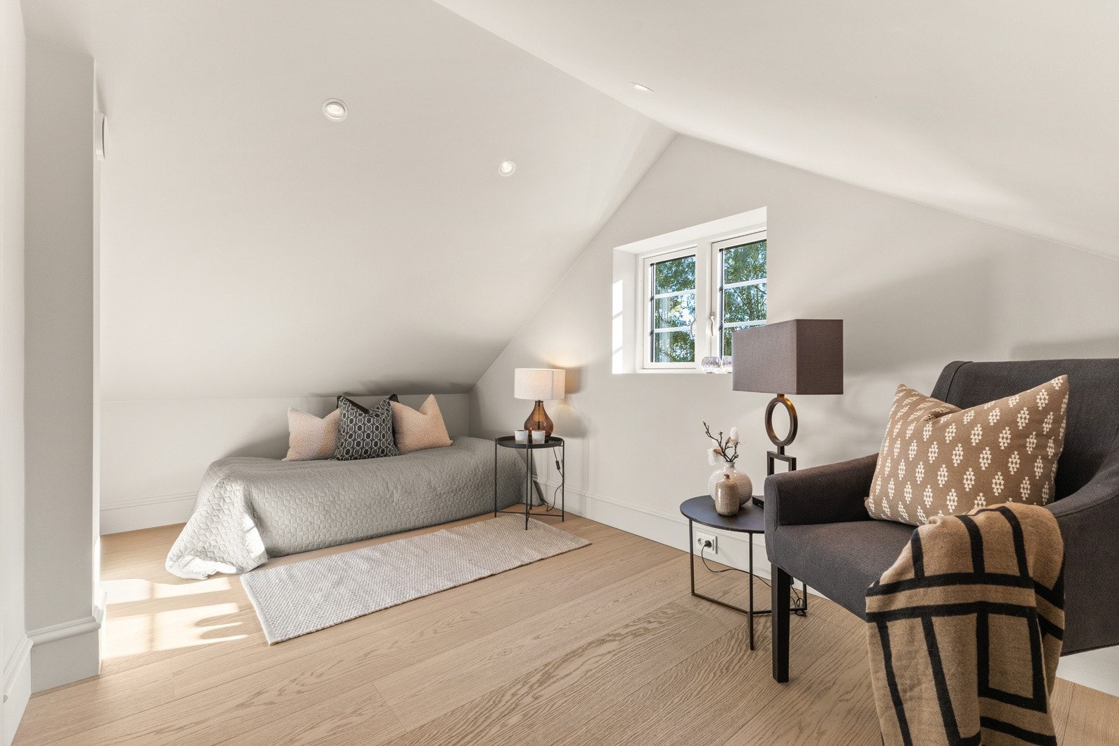 I tredje etasje er det også to soverom med god plass til seng, kommode, klesskap m.m Galleribilde