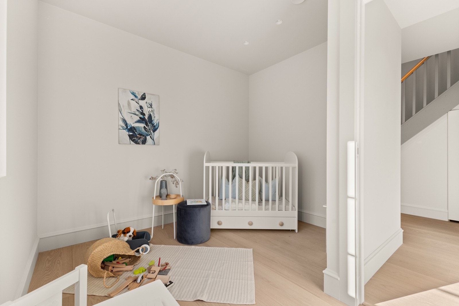 Her er det plass til seng, pult, nattbord og kommode/klesskap. Galleribilde