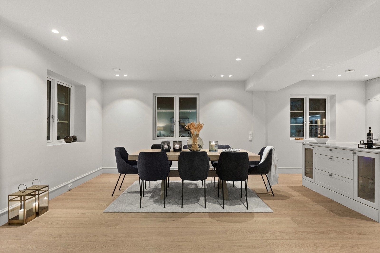 God plass til stor spisestue. Galleribilde