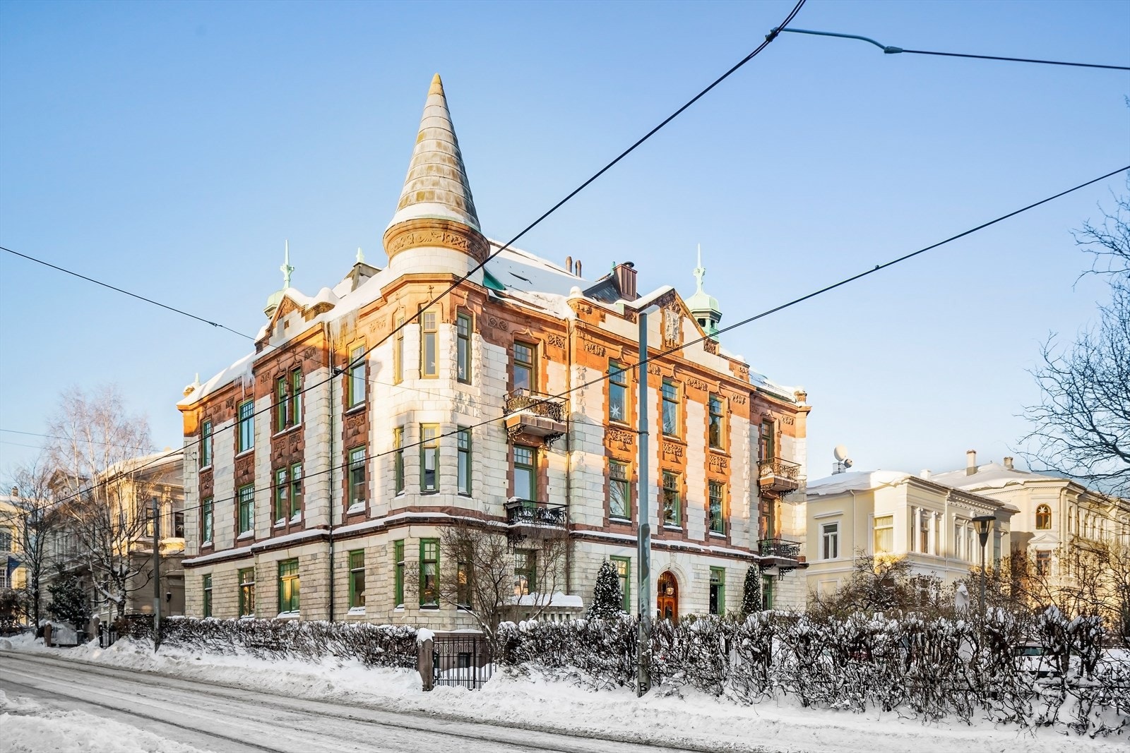 Gården fra 1898 er vakkert utformet i Jugendstil Galleribilde
