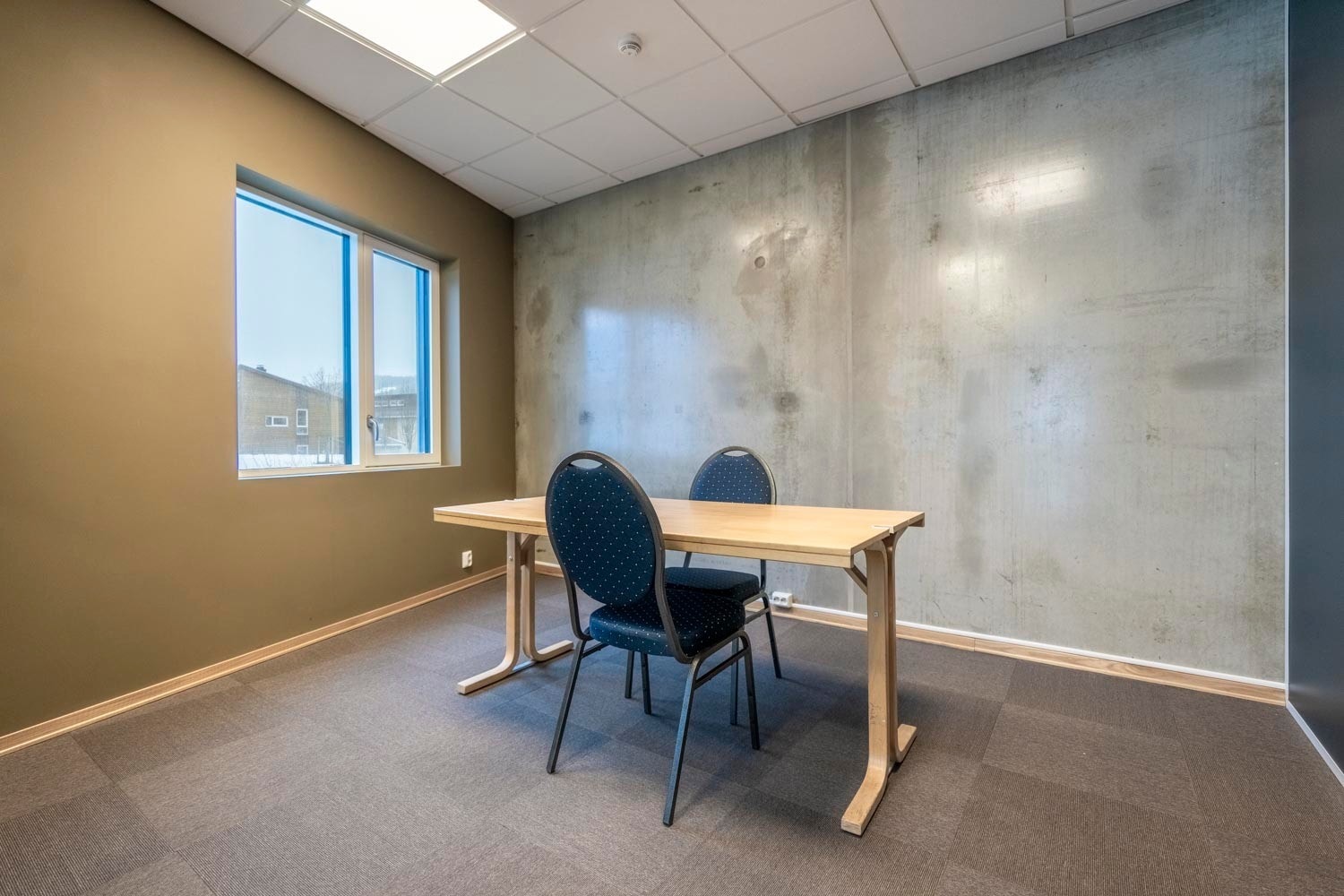 Separat kontor med god plass Galleribilde