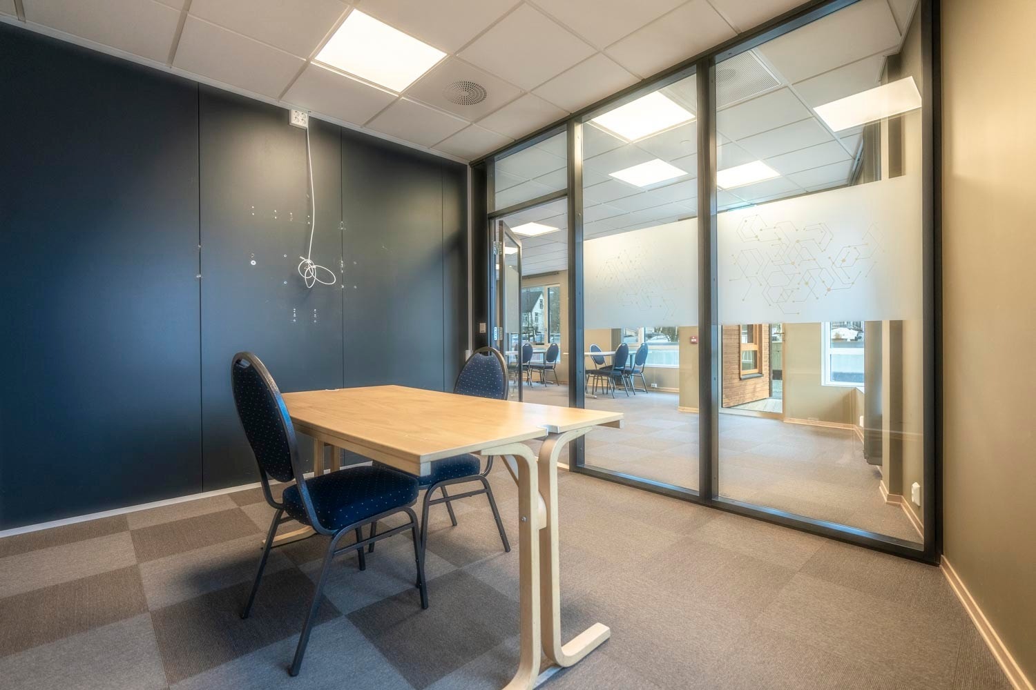 Separat kontor med god plass Galleribilde