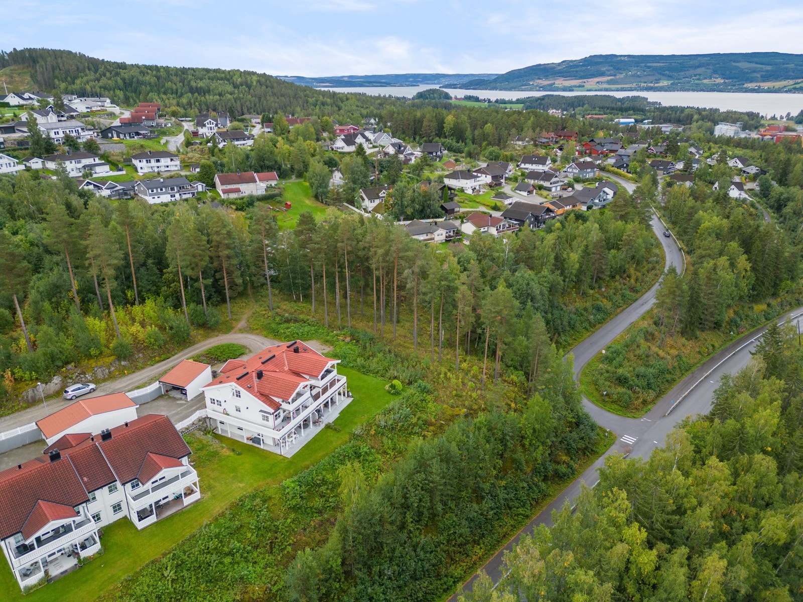 Dronefoto av omgivelser Galleribilde
