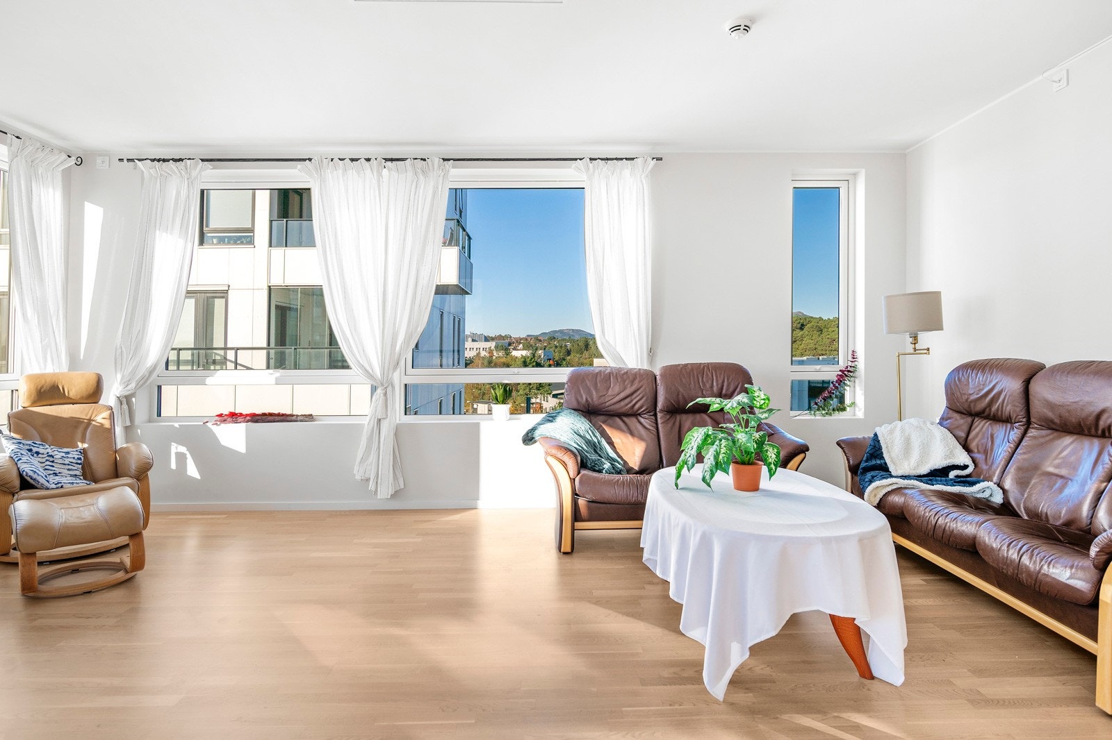 Leiligheten ble oppført i 2019 og innehar en god og moderne standard. Galleribilde