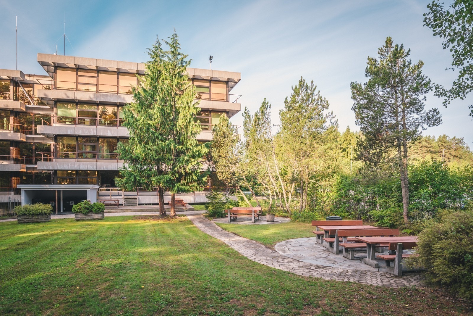 Hyggelig uteområdet tilknyttet kantine Galleribilde