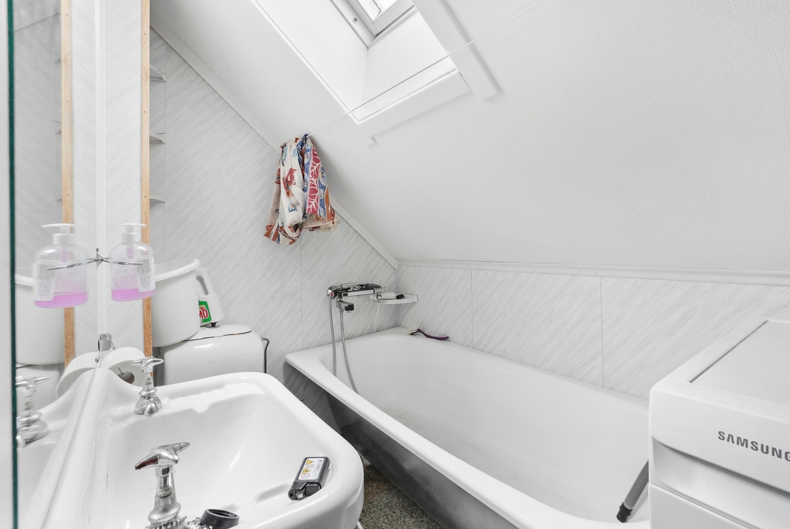 Baderom på loft Galleribilde