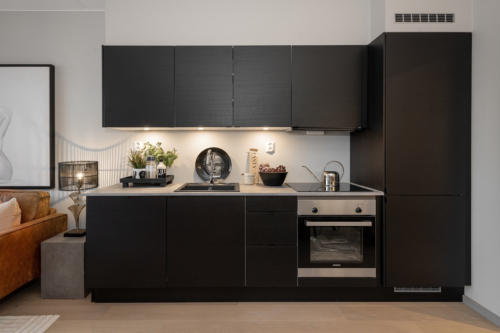 Integrerte hvitevarer på kjøkkenet medfølger. Galleribilde