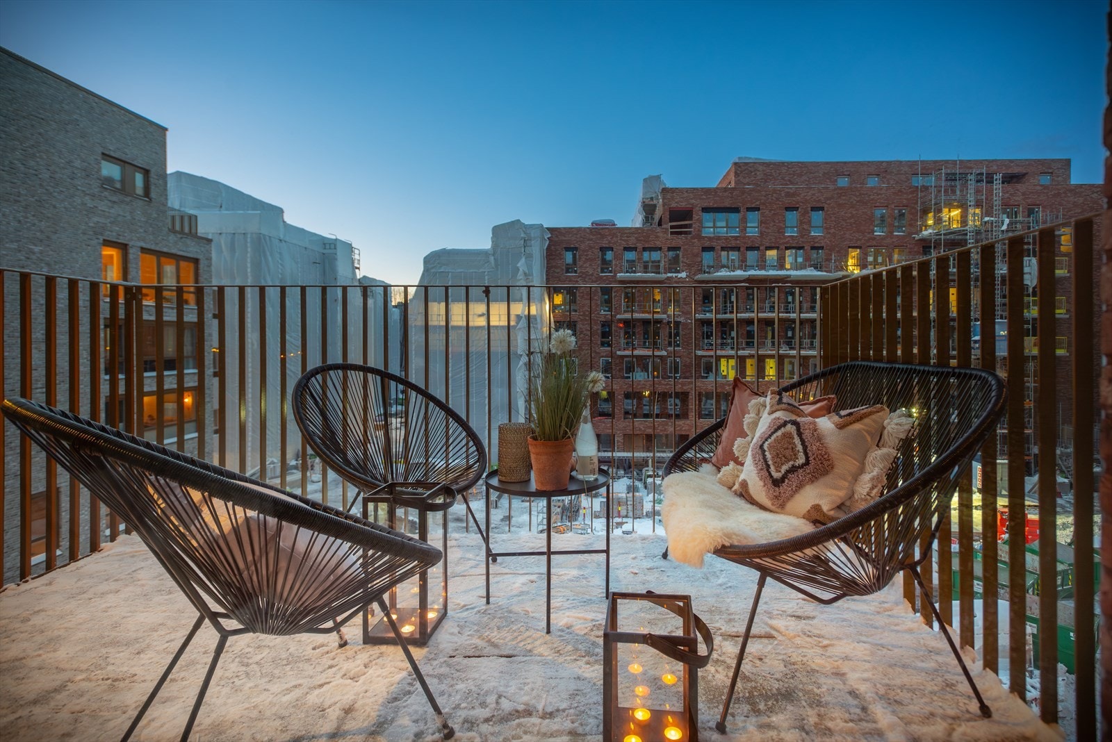 Balkongen ligger høyt og fritt. Galleribilde