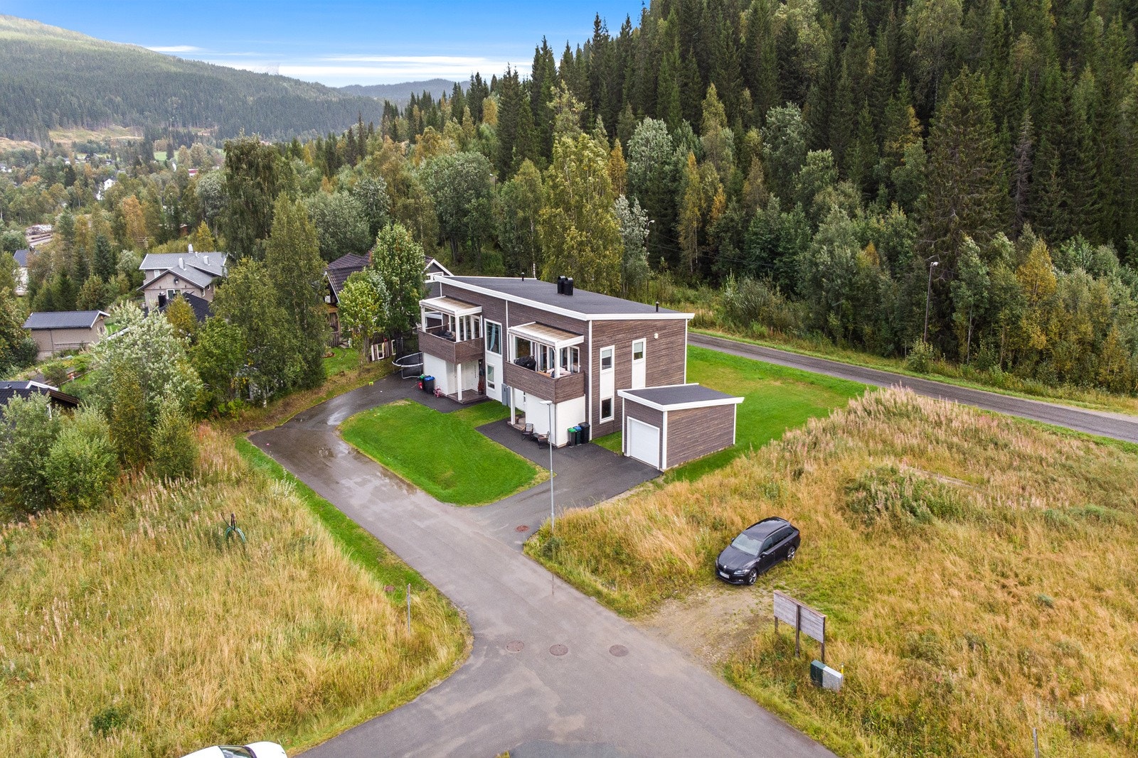 Det er bokstavlig talt langrennsløype rett bak boligen, som kan benyttes sommer som vinter. Galleribilde