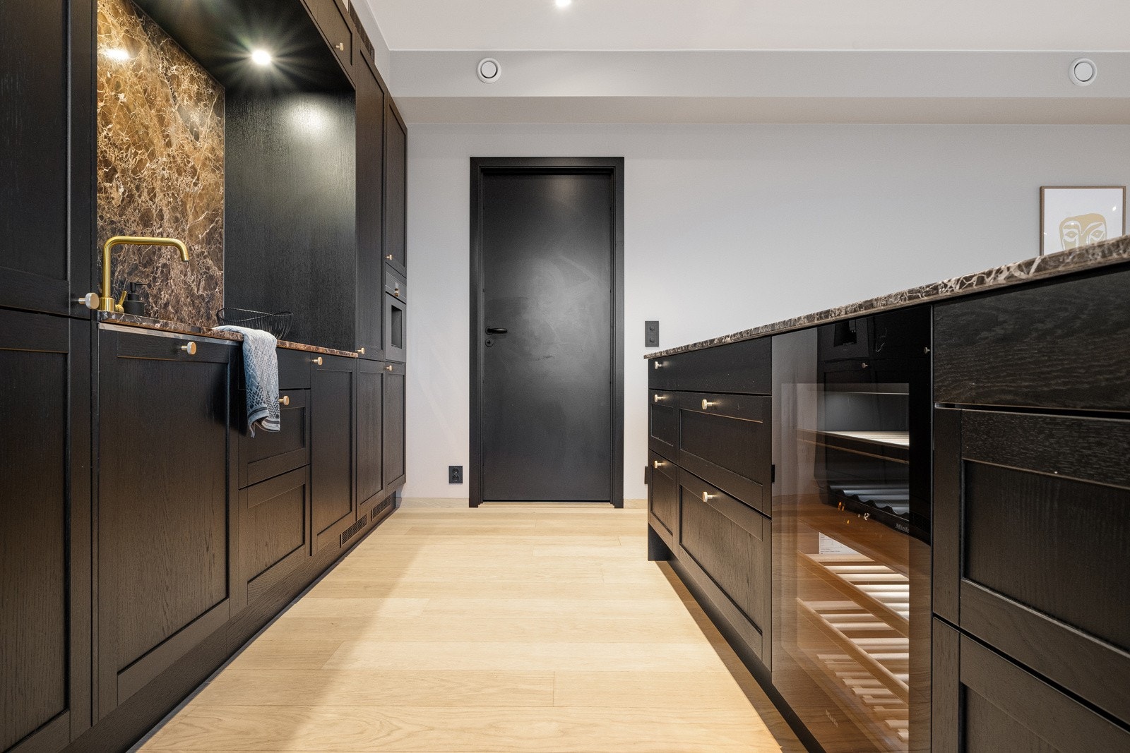 Vaskerommet ligger tilknyttet kjøkken Galleribilde