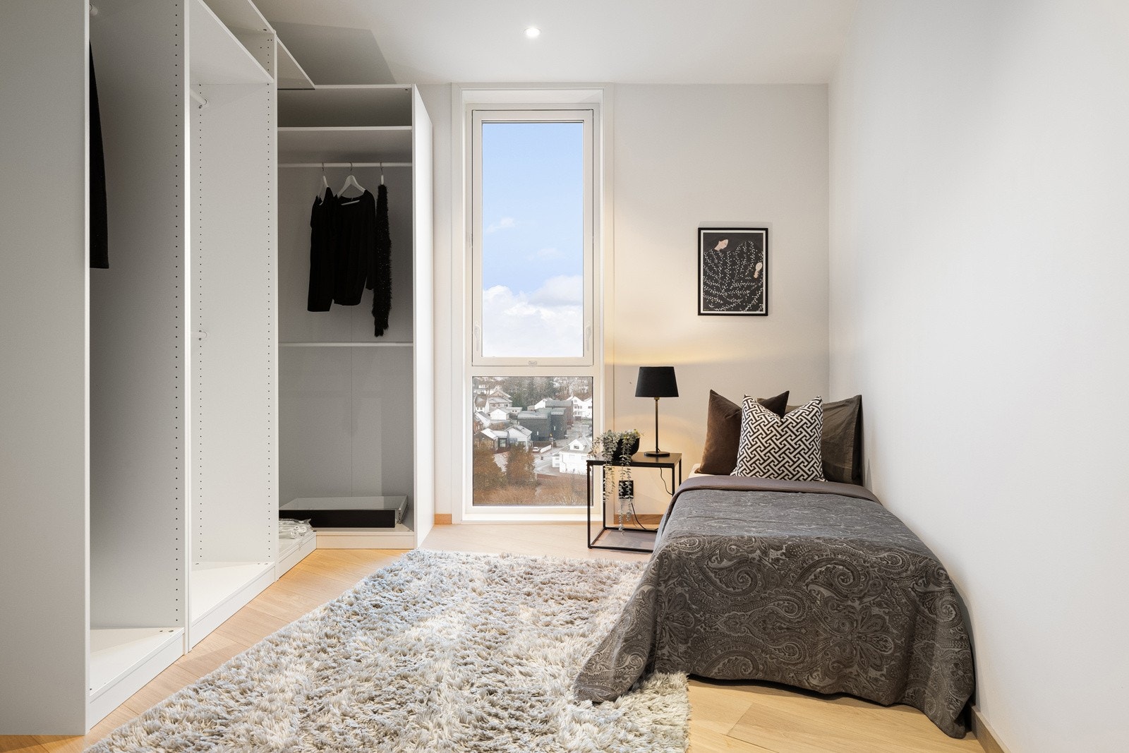 Soverom 2 med garderobe levert av Norema Galleribilde