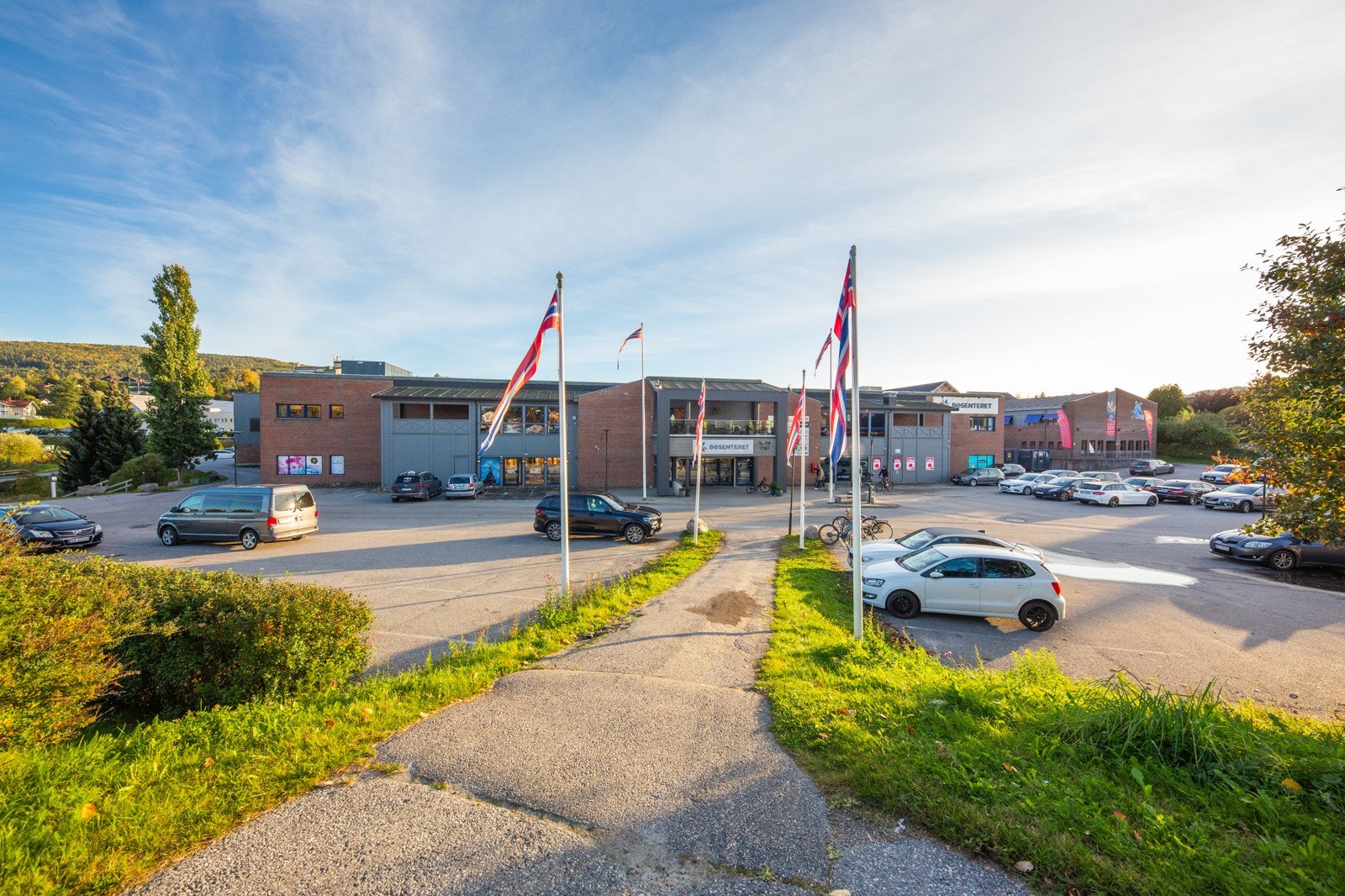 Handlesenter i Bø sentrum. Ligger ca. 5 minutter unna eiendommen med bil. Galleribilde