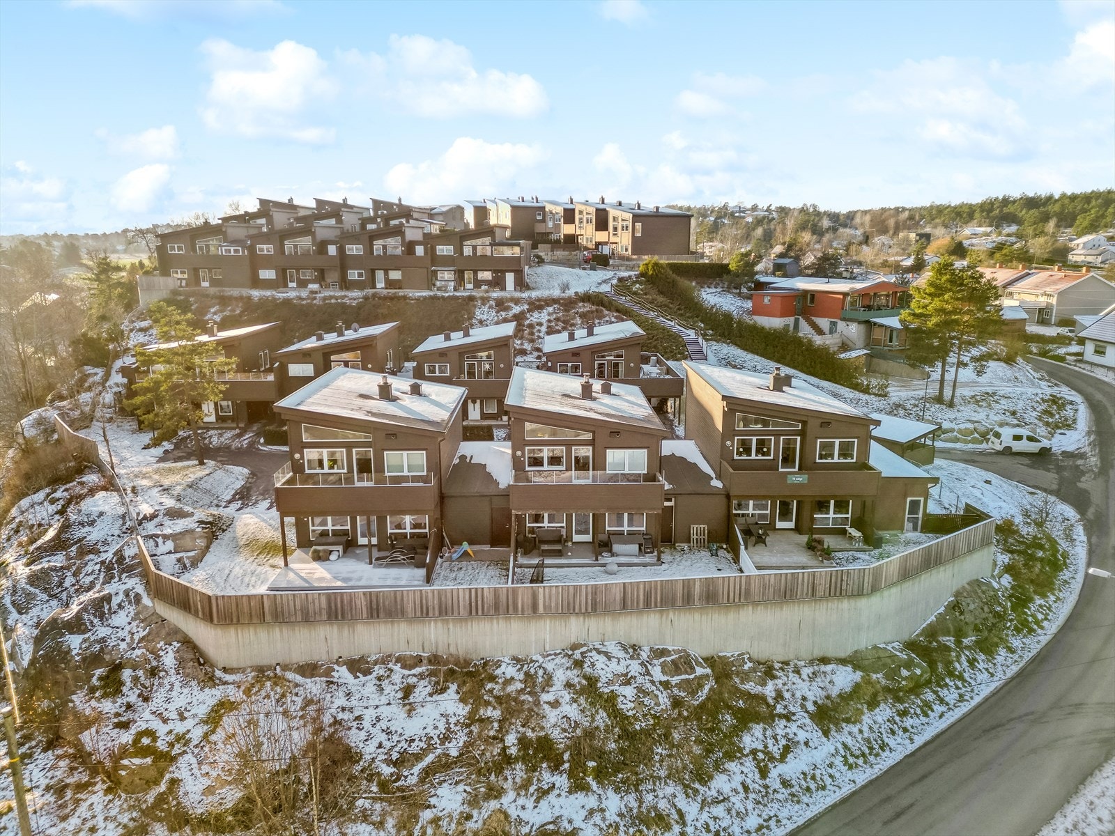 Nærhet til sjø og badeplass, samt skog og mark med flotte turområder. Galleribilde
