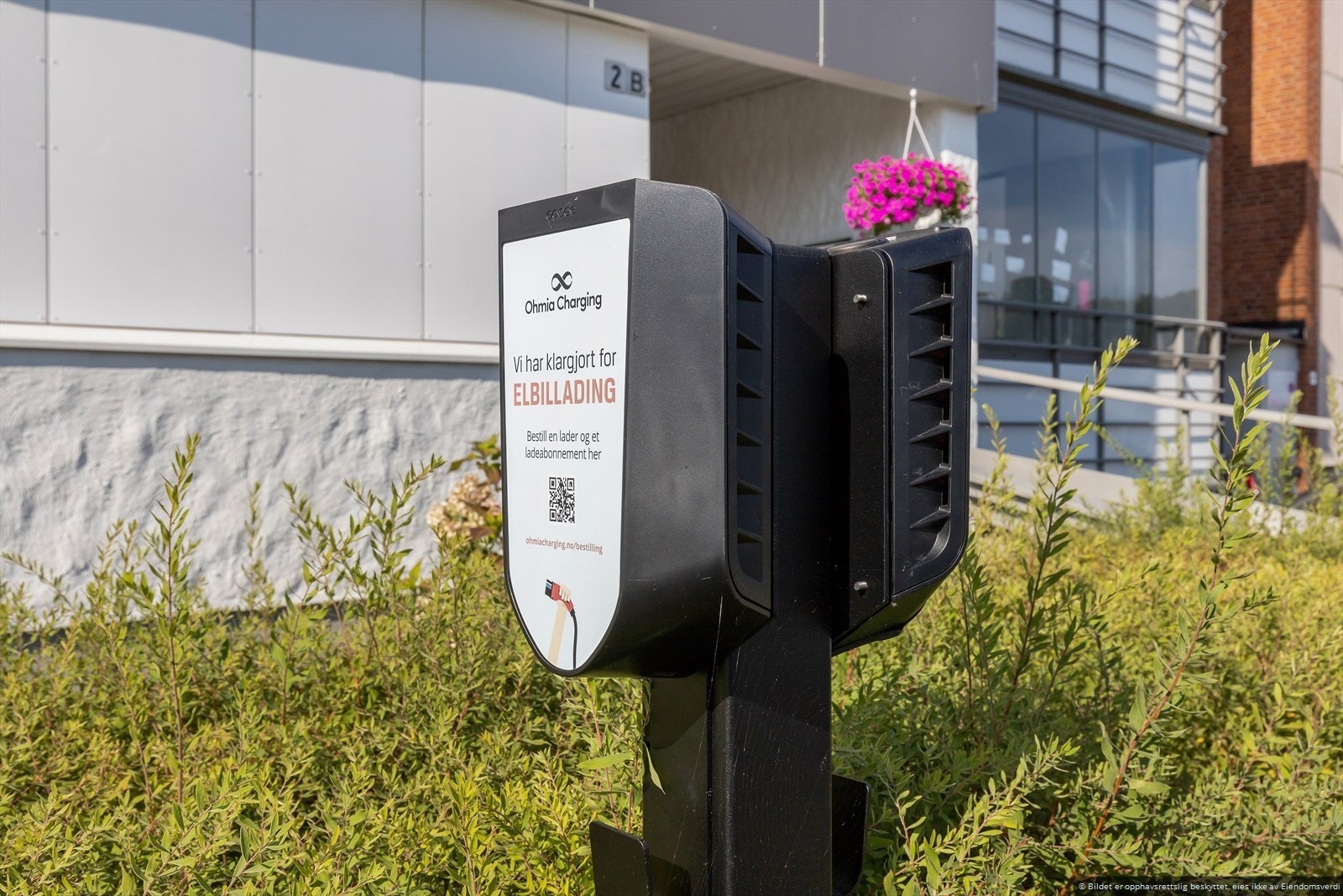 Sameiet har innstallert elbil lader som man kan benytte seg av via app (mot kostnad) Galleribilde
