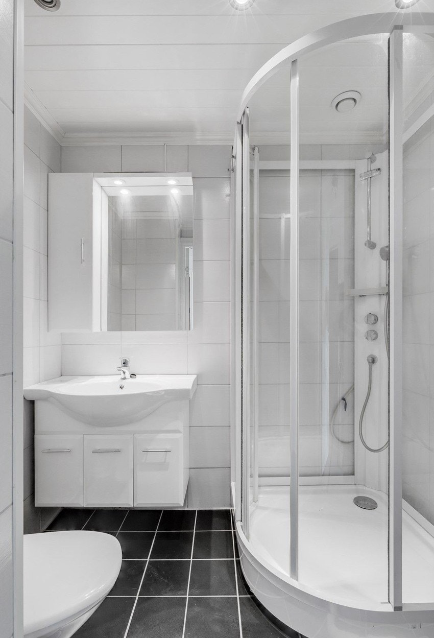 Pent flislagt bad Galleribilde