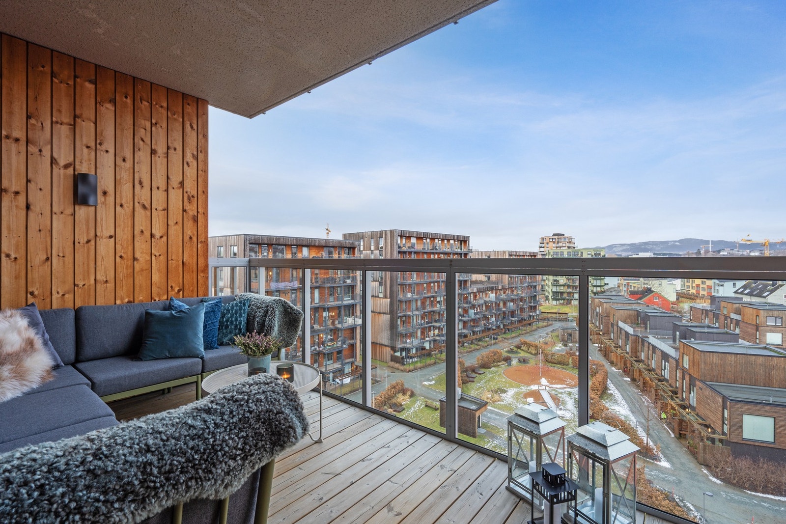 Fra byggets 7. etasje har man god oversikt over Lillebys velholdte fellesareal. Galleribilde