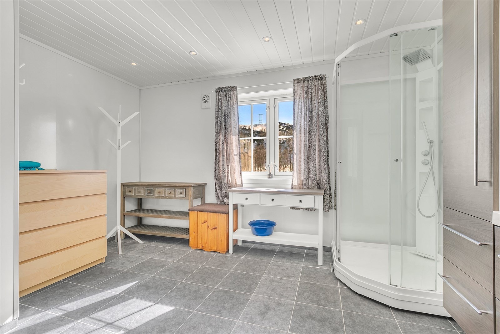 Hovedleilighet - 1etg - Bad_2.jpg Galleribilde