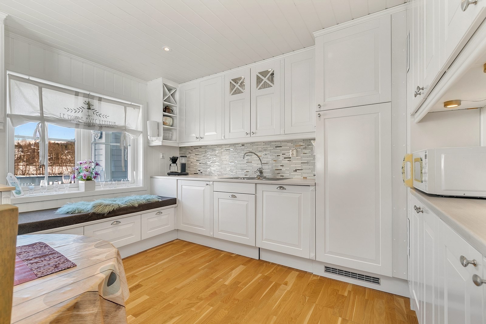 Hovedleilighet - 1etg - Kjøkken_03.jpg Galleribilde