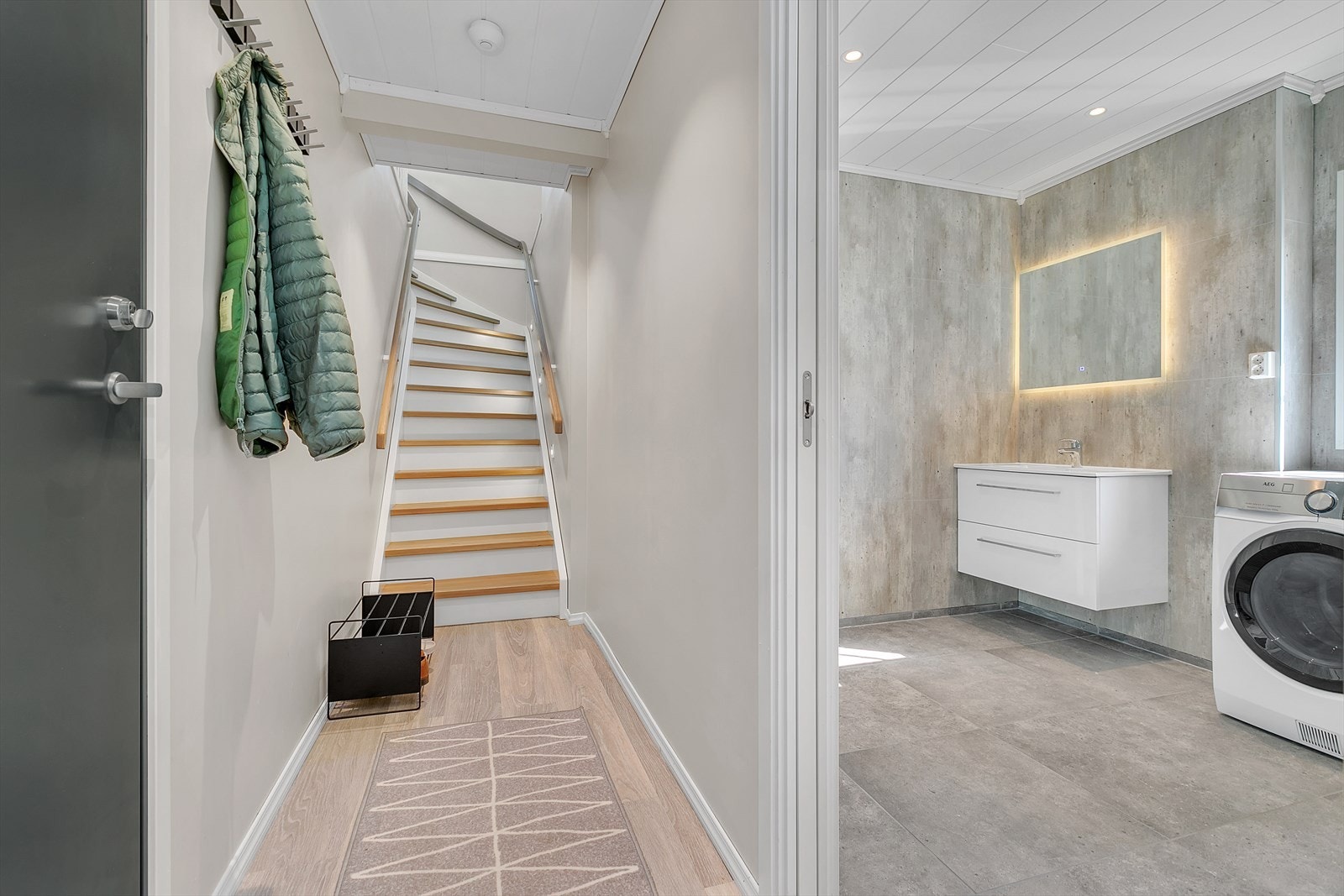 Garasje - 1etg - Gang.jpg Galleribilde